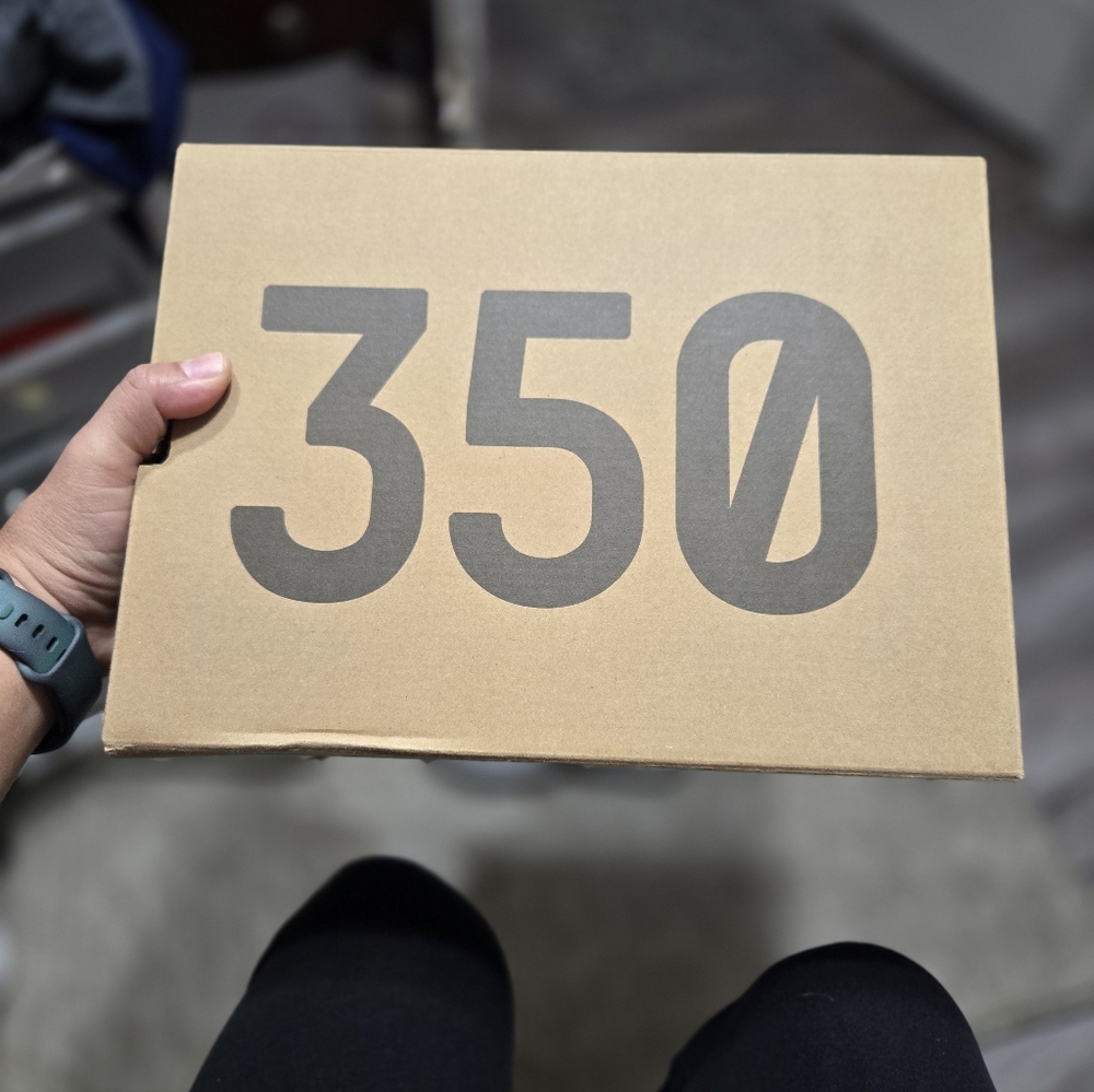 Empty Adidas Yeezy Boost 360 Or 700 Boxes - Picture 13 of 13